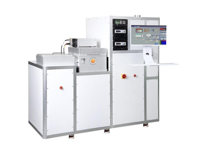 Seitliche Fotografie des Hochvakuum-ICP-Ätzer mit Load-Lock und Dual-Source-Technologie von Femto Science.